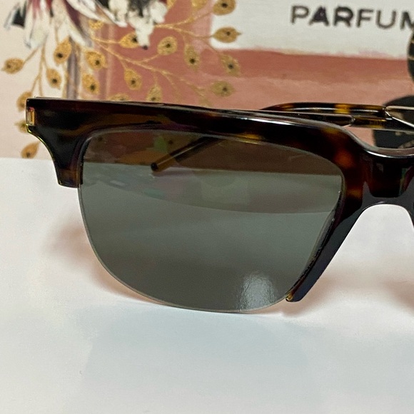saint laurent sunglasses unisex: few scratches- nice color- include box - Picture 5 of 13